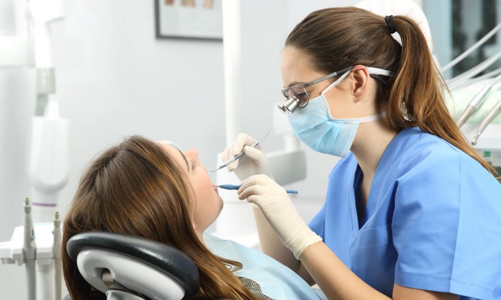 Чем занимаются стоматологи в США